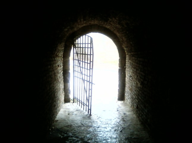 http://heavenlyplaces.files.wordpress.com/2009/10/light-on-door-at-the-end-of-the-long-dark-catacom.jpg